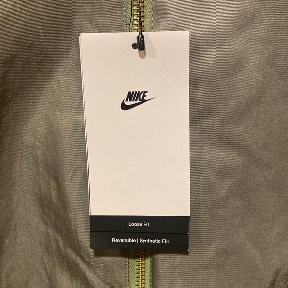 Nike loose fit Women’s Jacket Reversible New with tags size Small - Picture 4 of 8
